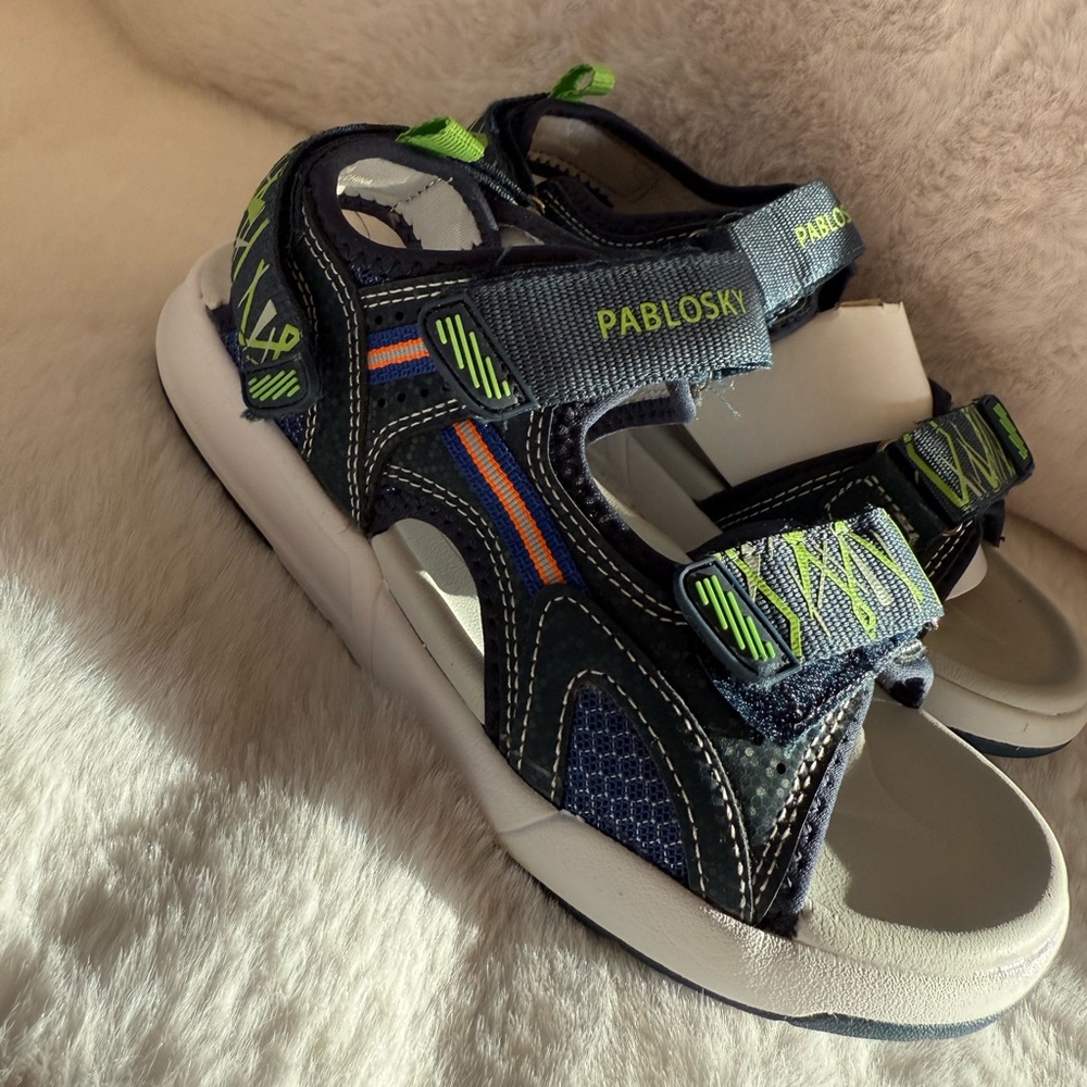 Sandals Pablosky. New